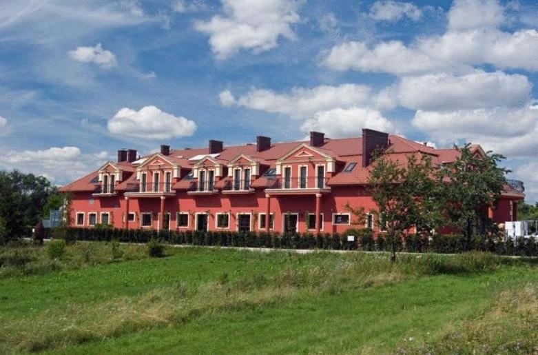 Hotel Milord Pułtusk Екстериор снимка