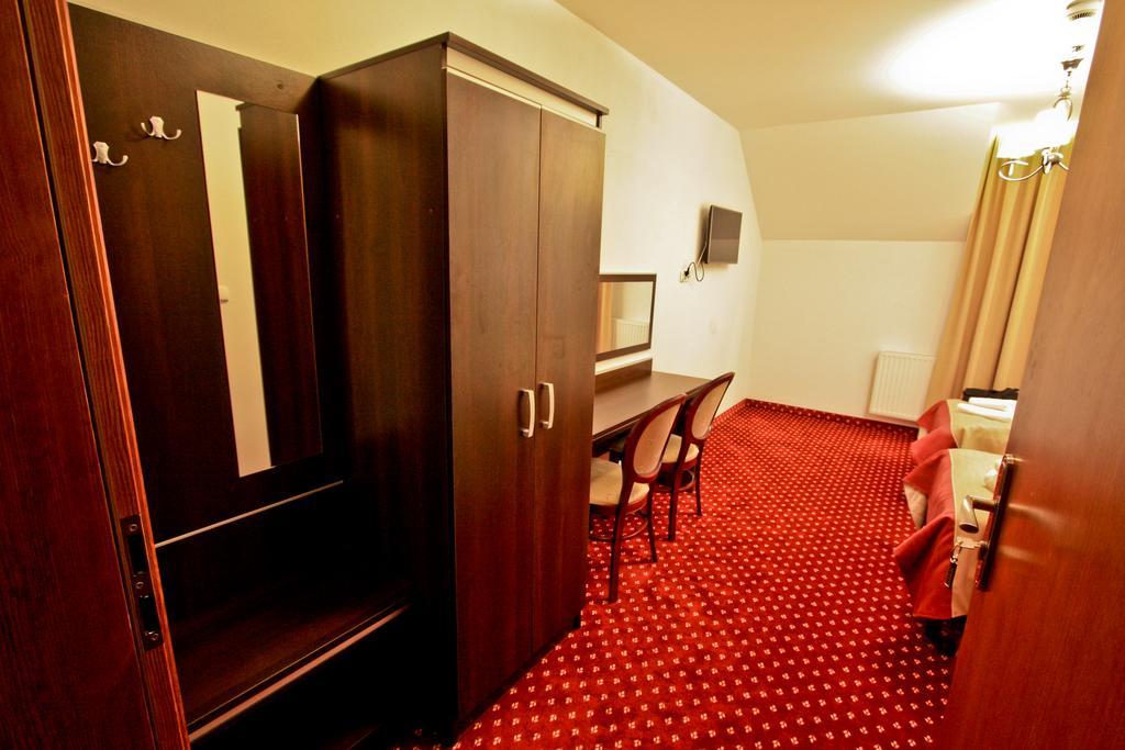 Hotel Milord Pułtusk Екстериор снимка