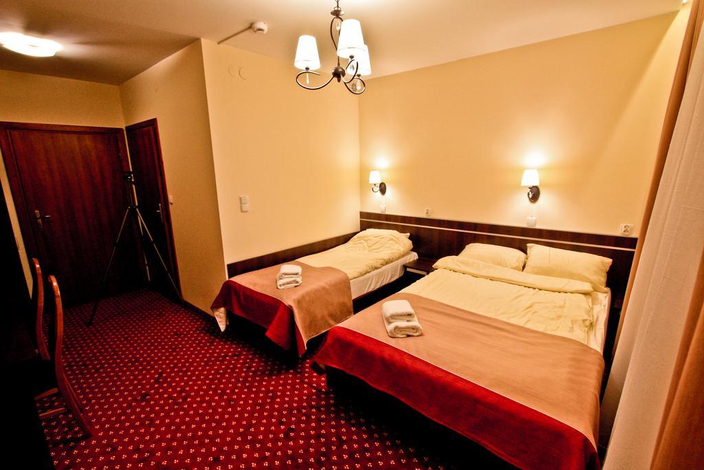 Hotel Milord Pułtusk Екстериор снимка