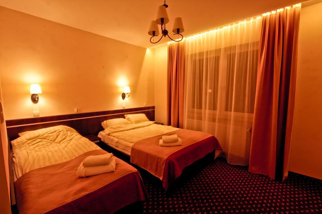 Hotel Milord Pułtusk Екстериор снимка