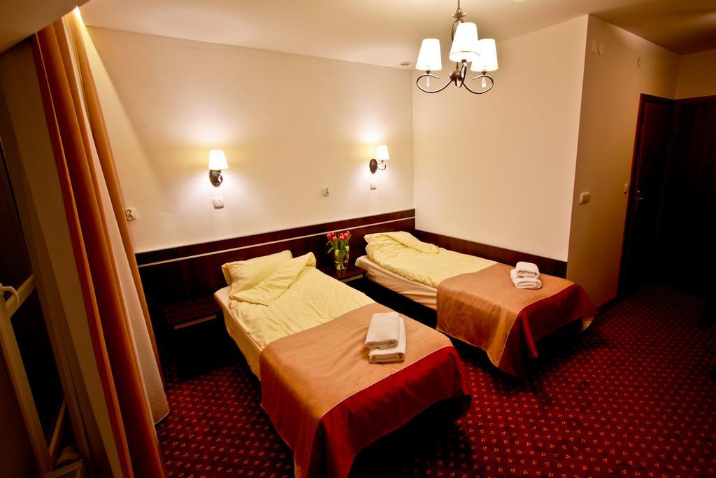 Hotel Milord Pułtusk Екстериор снимка