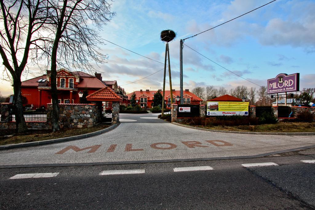 Hotel Milord Pułtusk Екстериор снимка