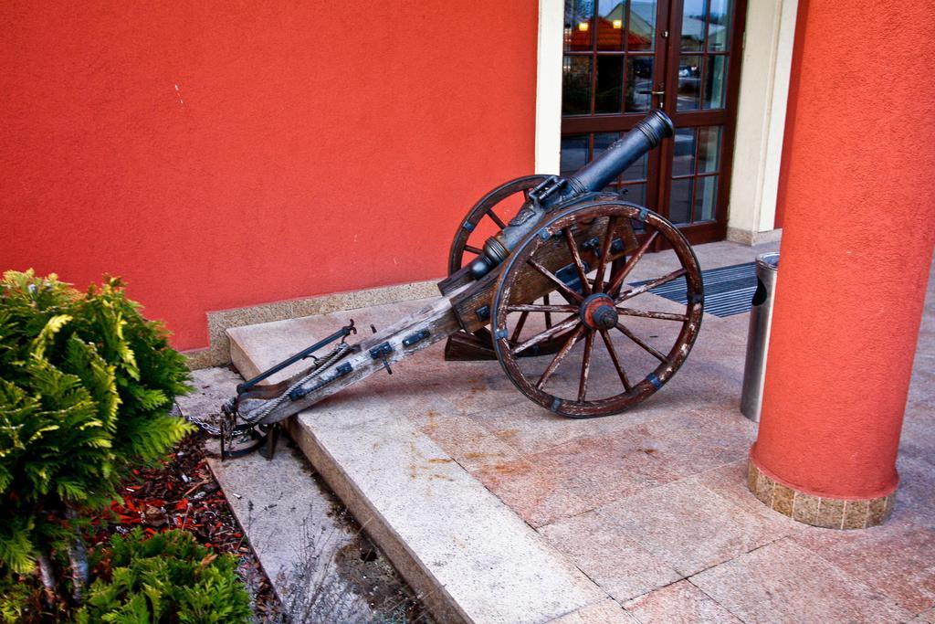 Hotel Milord Pułtusk Екстериор снимка