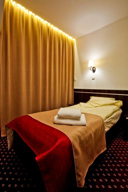 Hotel Milord Pułtusk Екстериор снимка